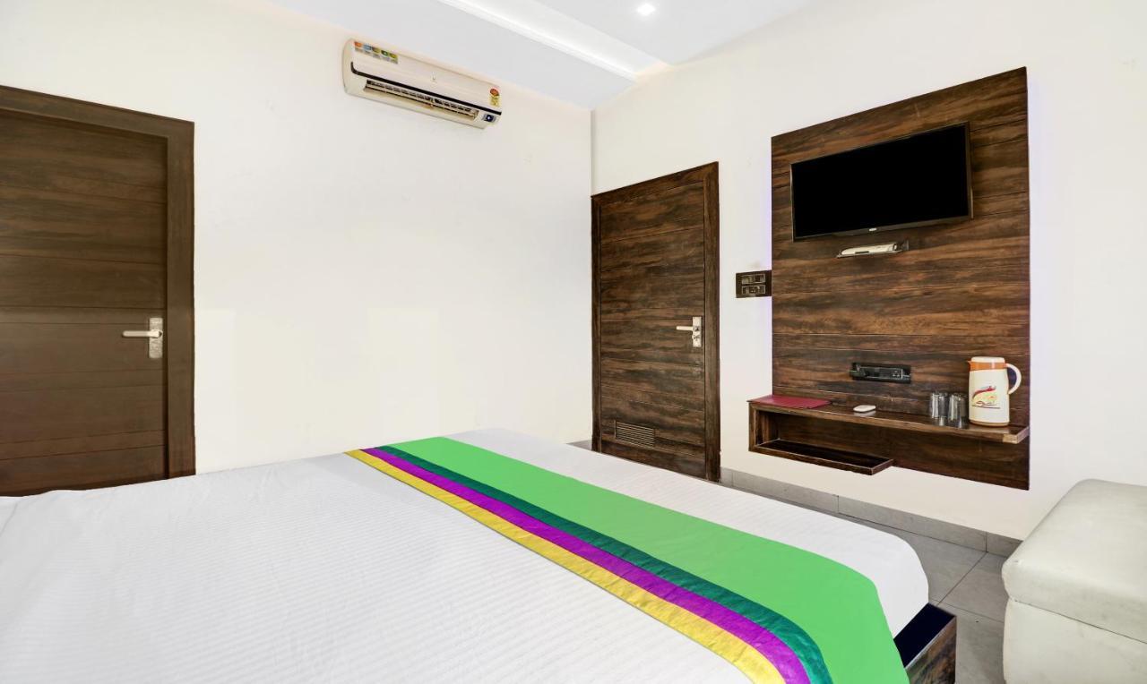 Itsy Hotels Anjali Mahal, 500 Mtrs From Mathura Railway Station Exteriör bild