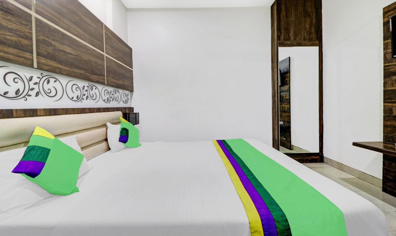 Itsy Hotels Anjali Mahal, 500 Mtrs From Mathura Railway Station Exteriör bild