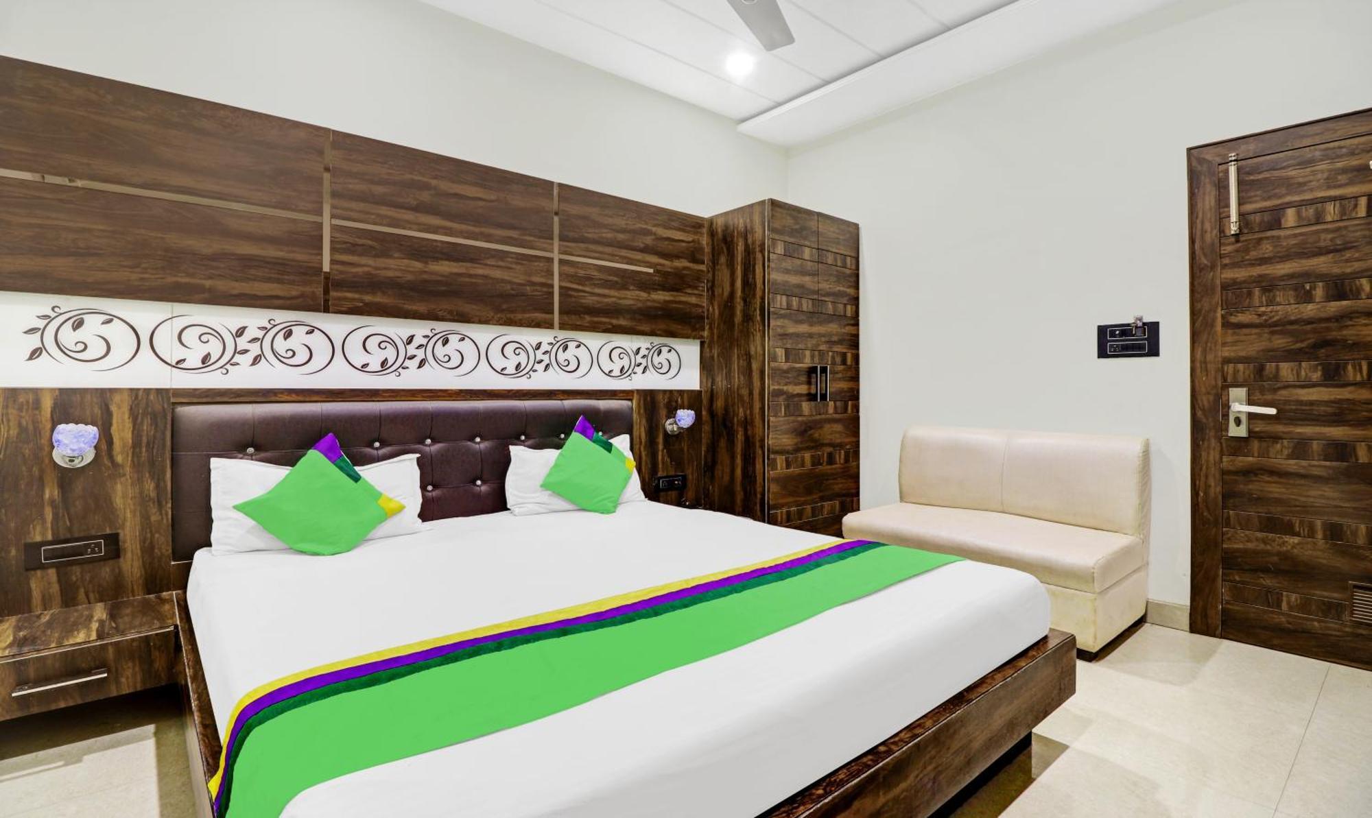 Itsy Hotels Anjali Mahal, 500 Mtrs From Mathura Railway Station Exteriör bild