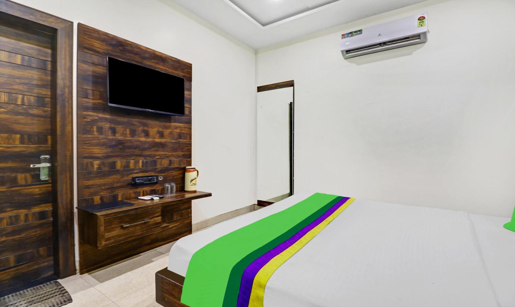 Itsy Hotels Anjali Mahal, 500 Mtrs From Mathura Railway Station Exteriör bild