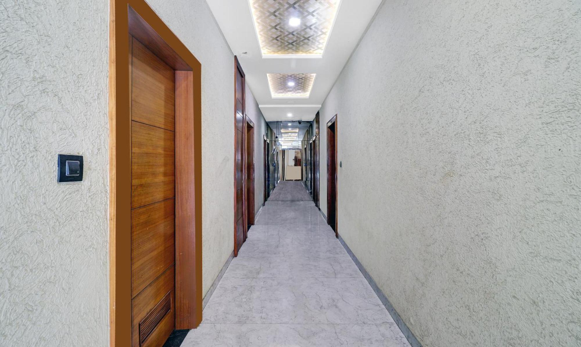 Itsy Hotels Anjali Mahal, 500 Mtrs From Mathura Railway Station Exteriör bild