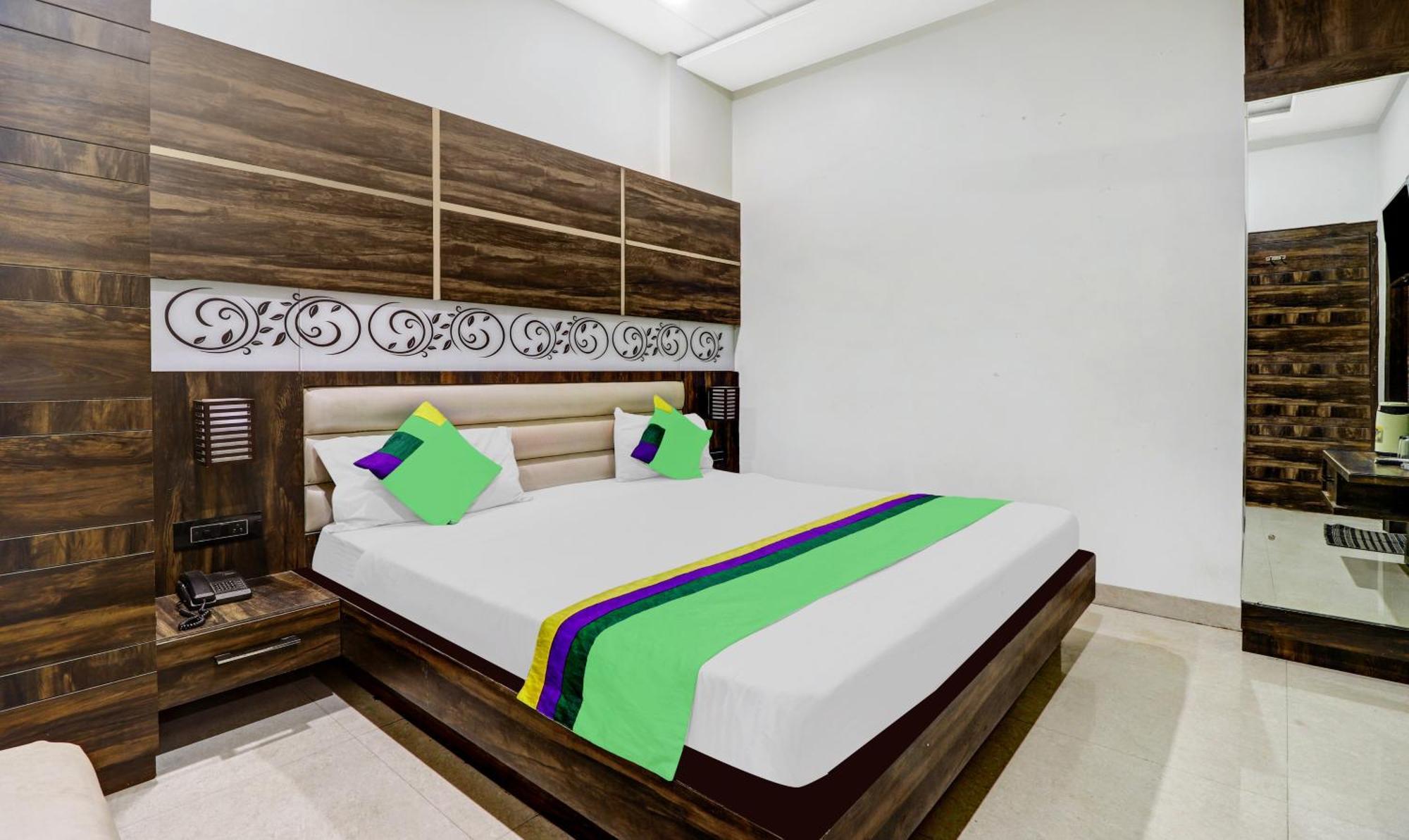 Itsy Hotels Anjali Mahal, 500 Mtrs From Mathura Railway Station Exteriör bild